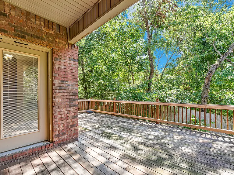 605 NW 17th Ct — Photo 36