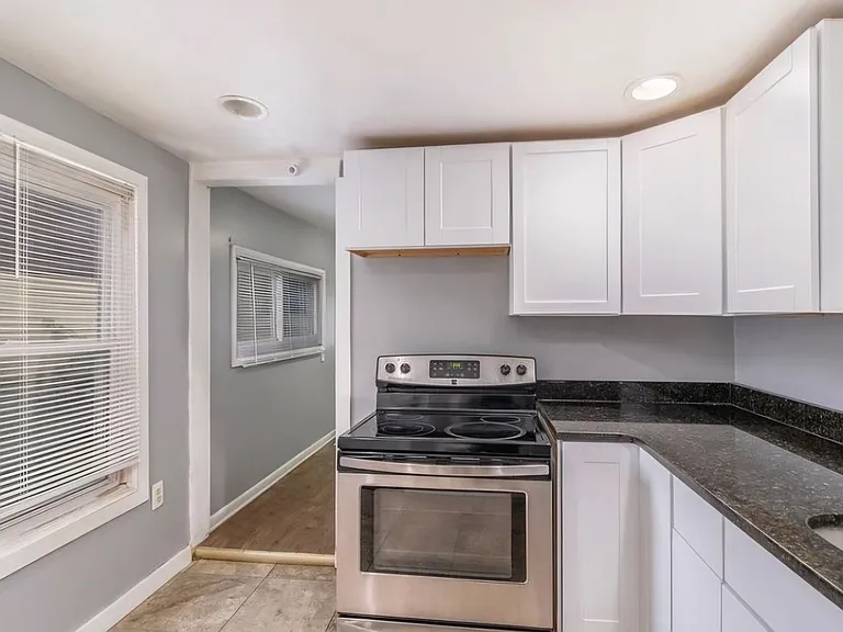 20954 Rensselaer St — Photo 11