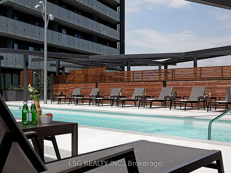 585 Bloor St E #318 — Photo 24