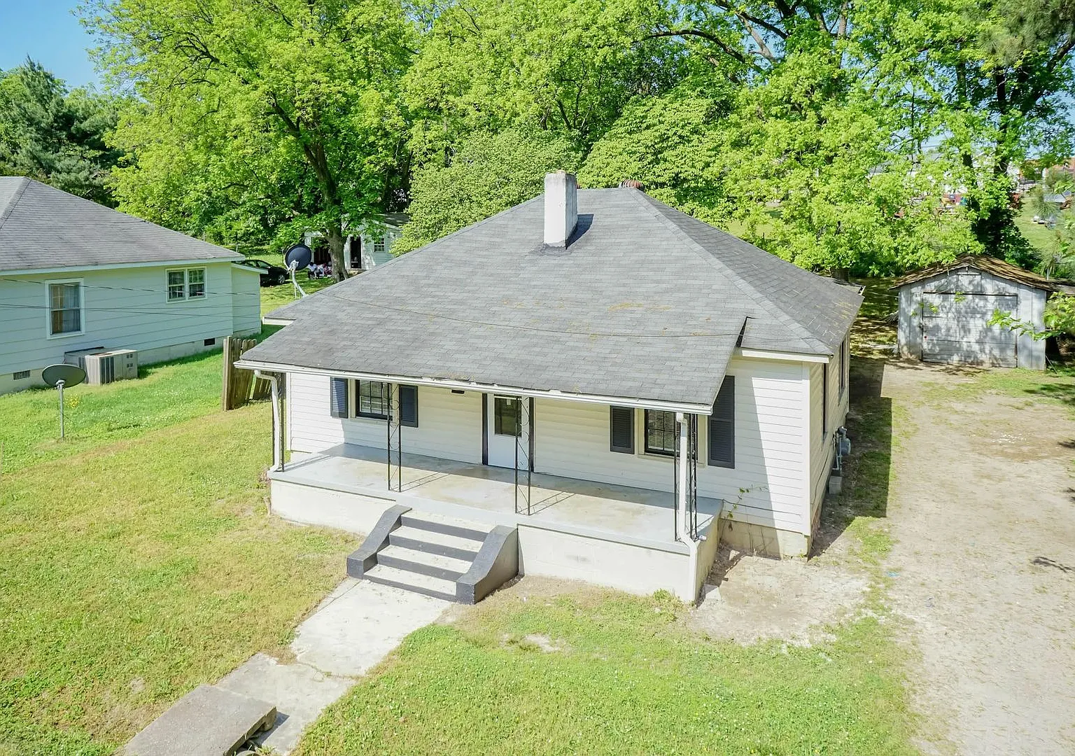 Beautiful Three Bedroom Home! — Photo 4