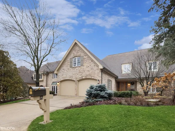 12 Tartan Lakes Cir, Westmont, IL 60559