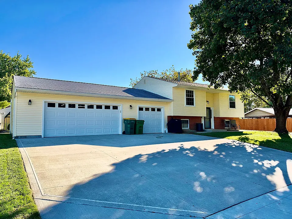 493 Annette Ct