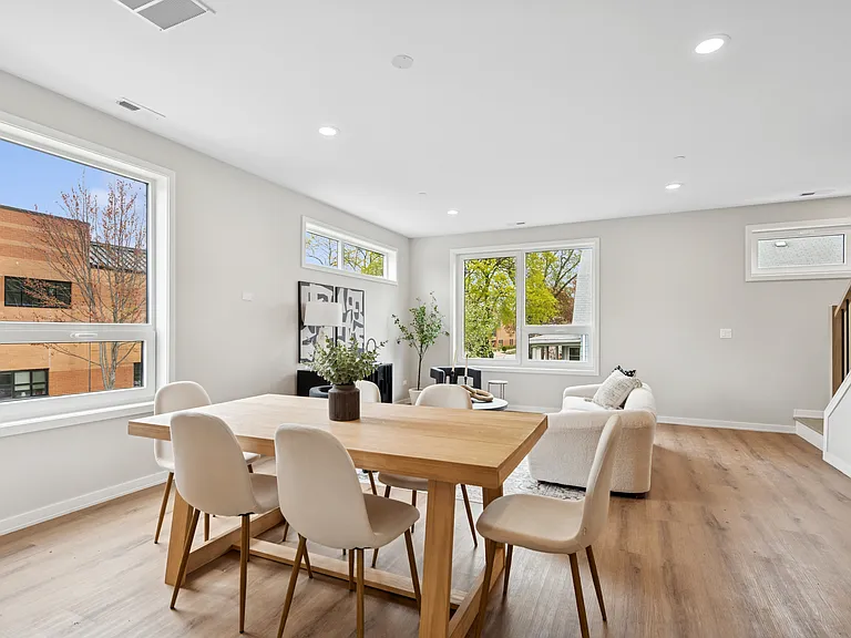 Beloit Townhomes — Photo 10