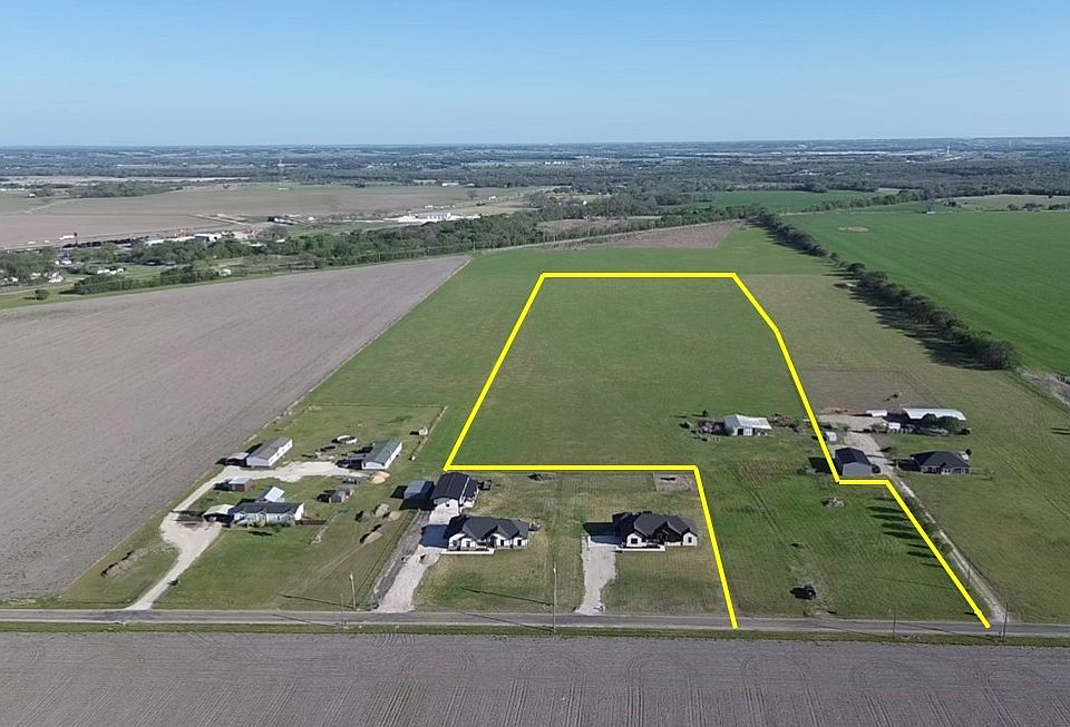 1st image of 1071 Trumbull Rd