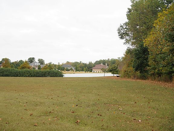3rd image of 30 Bentbrook Cv