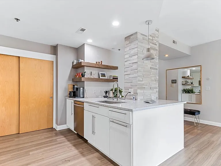 196 S Grant Ave #307 — Photo 3