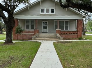 402 S Summer St, Lampasas, TX 76550