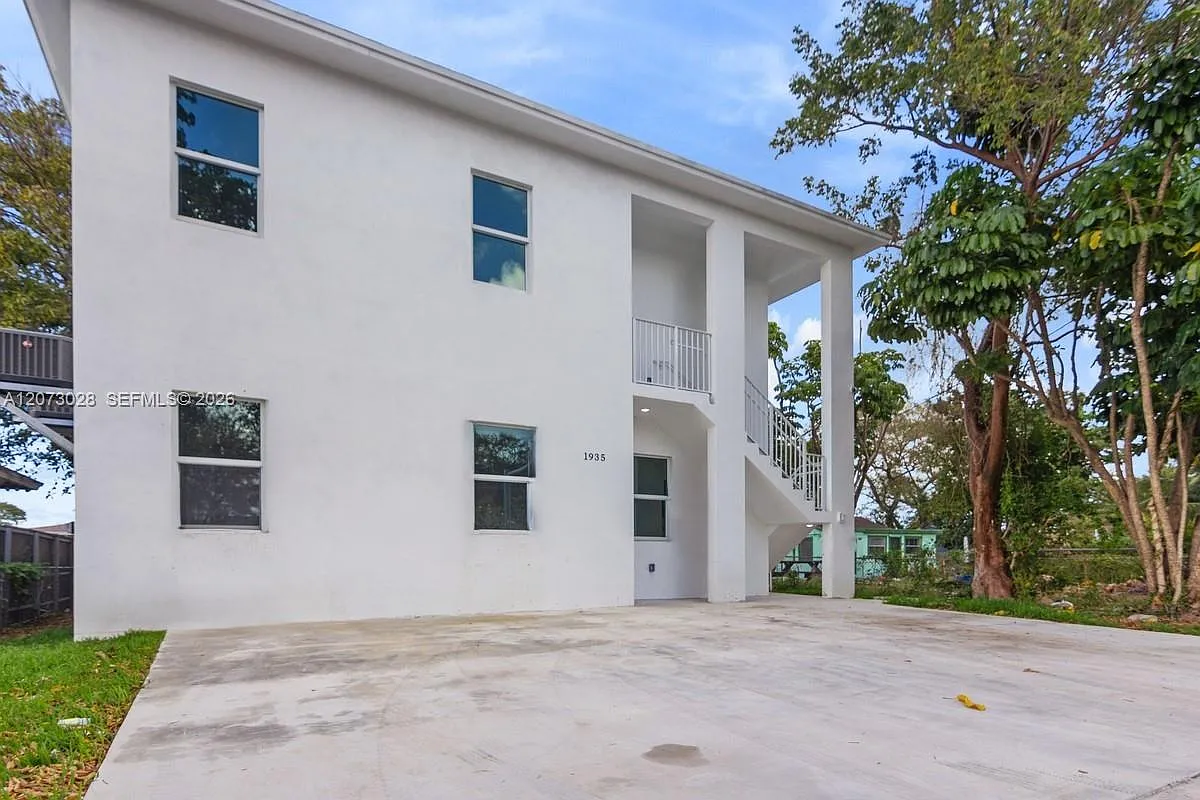 Para Villa Heights — Photo 1