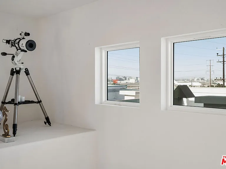 592 E Imperial Ave — Photo 30