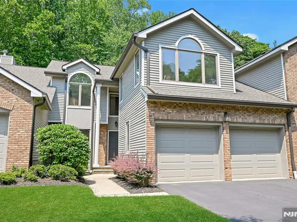 91 Lakeview Dr, Old Tappan, NJ 07675