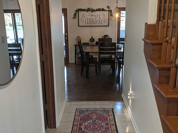 2nd image of 1481 Middlebury Ct