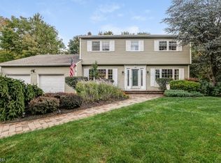 2 Berry Ln, Randolph, NJ 07869