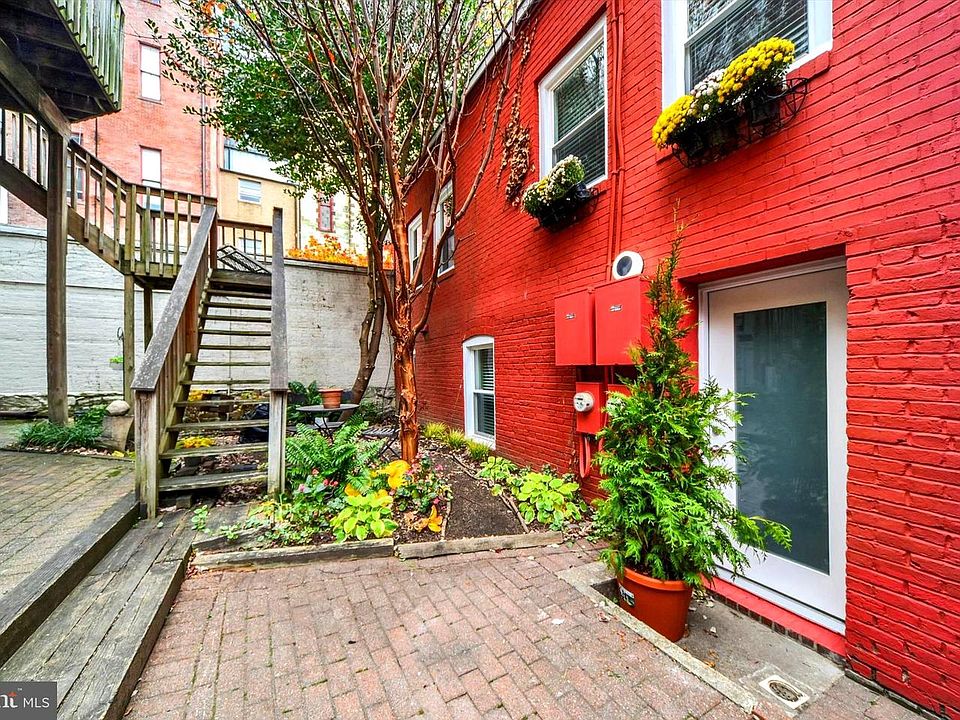 1st image of 15 E Branch Ln #22