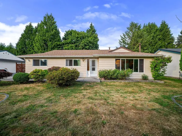667 Cypress St, Coquitlam, BC V3J 6L3