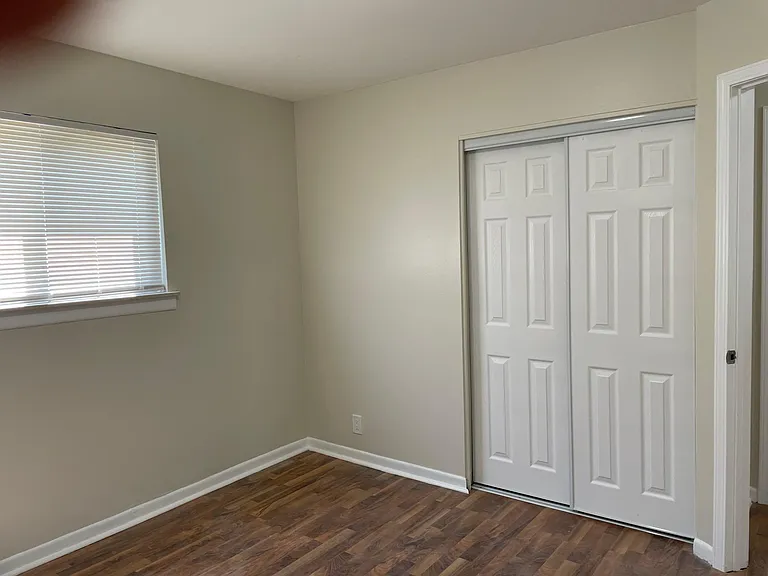 26325 Notre Dame St — Photo 10