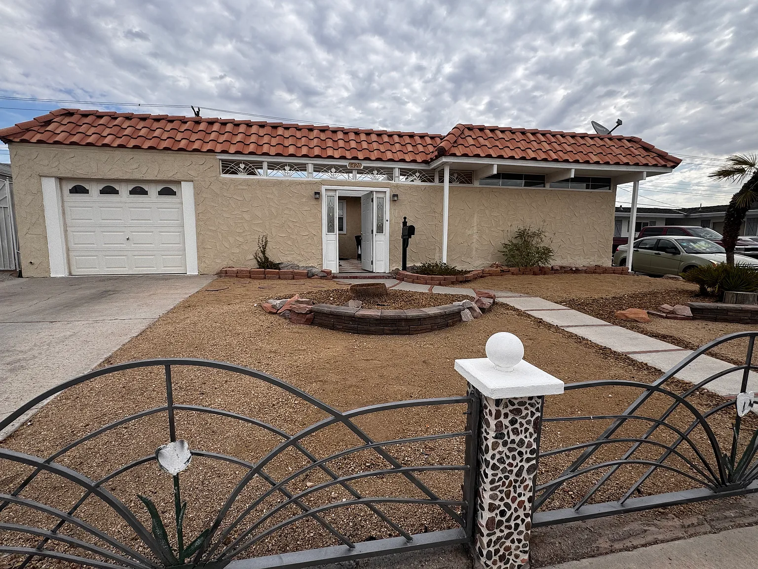 3 bed, 1386 sqft, $1,850 — Photo 1