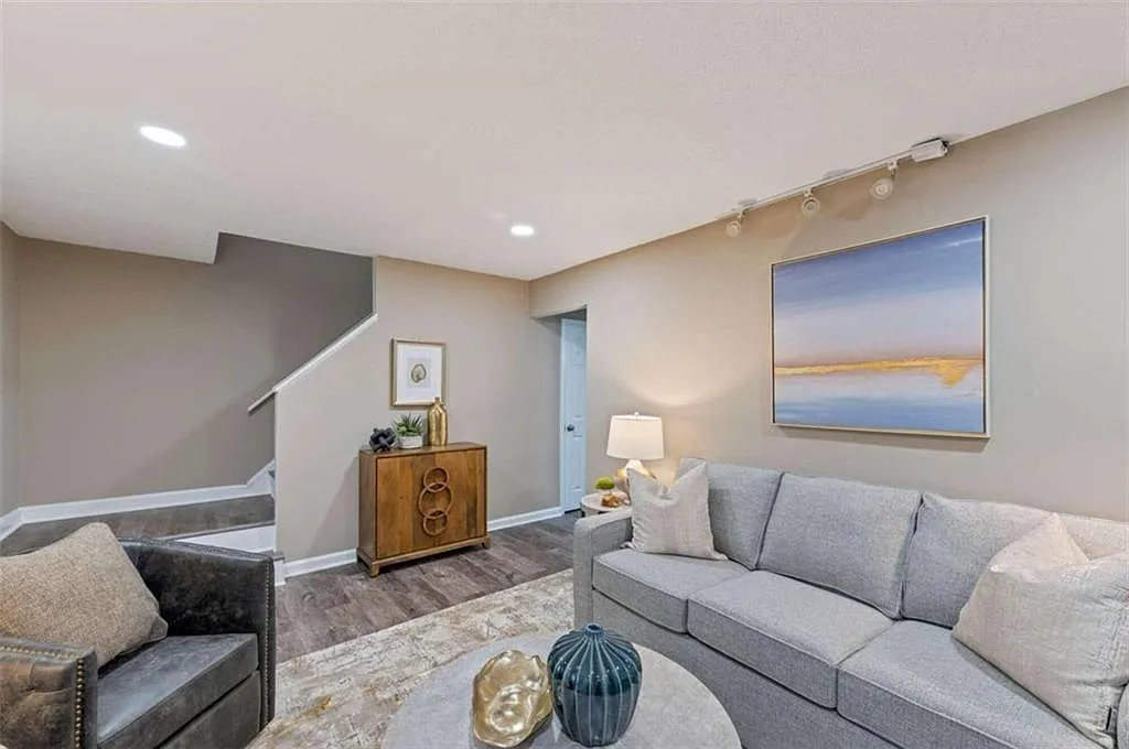 3 bed, 2.5 bath, 1800 sqft, $4,650 — Photo 4