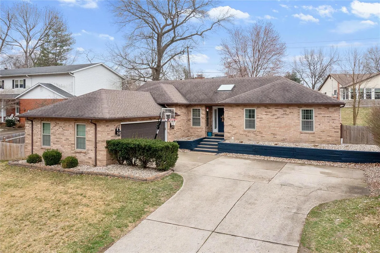 613 Wildwood Ln photo 1