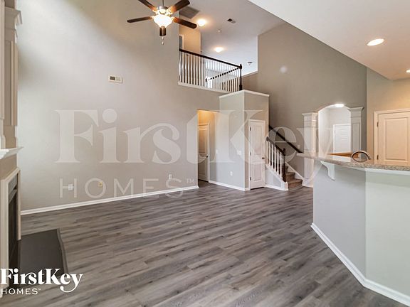 3rd image of 918 Laurel Oak Ln