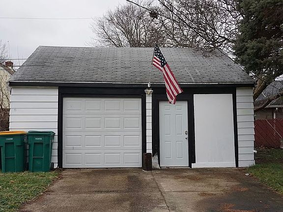 3rd image of 727 N Saint Anthony Pl