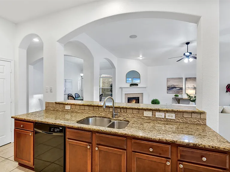 7014 Spruce View Ct — Photo 10