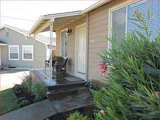 4th image of 105 Cabrillo Way