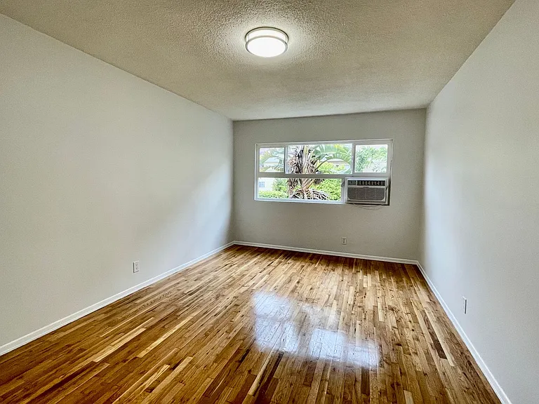 1411 N Fairfax Ave — Photo 10