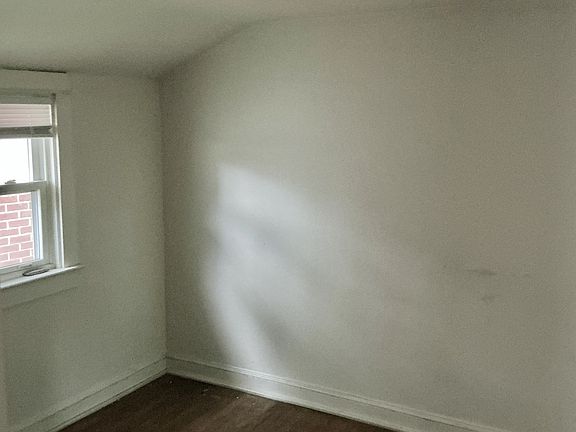 5th image of 1009 Center St