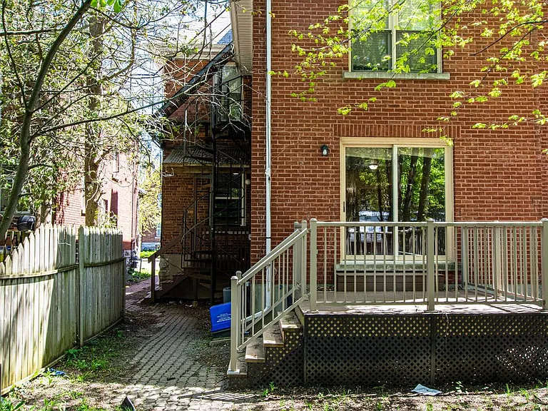 302 Frontenac St #5 — Photo 8