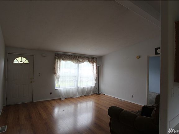 3rd image of 109 E Mohler St