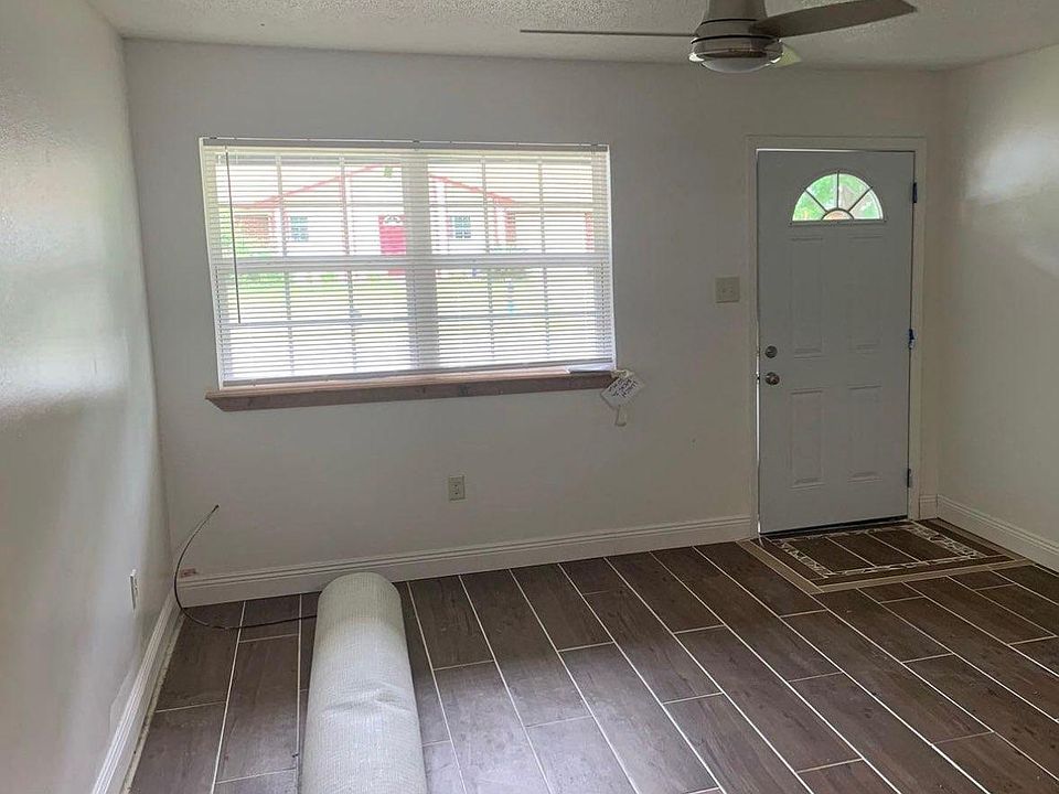 2nd image of 1009 Debra Dr