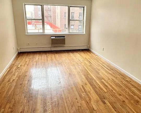 3rd image of 31 29th Ave