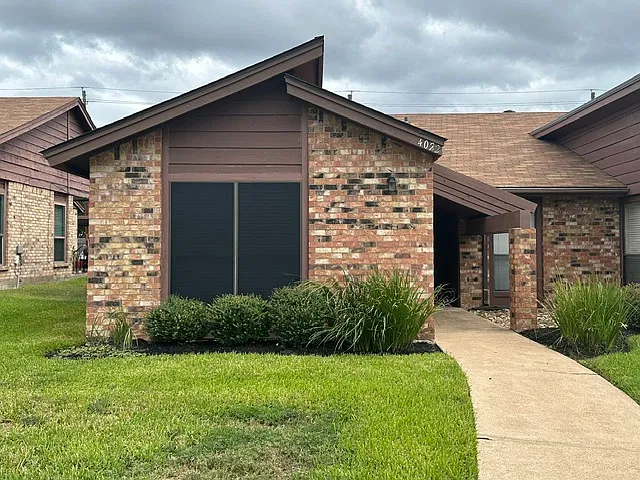 2 bed, 929 sqft, $1,200 — Photo 2