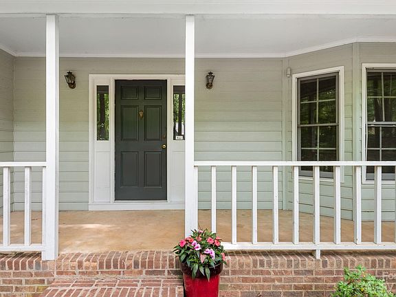 2nd image of 7814 Pinetuck Ln