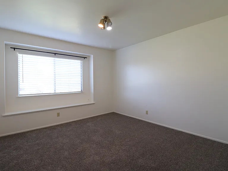 630 Newcastle Cir — Photo 10