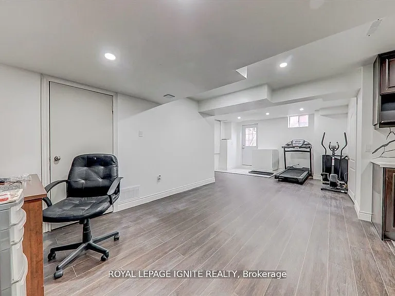 114 Lawrence Pilkington Ave #BASEMENT — Photo 13