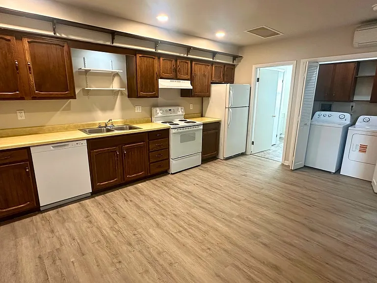 321 W Main St #B — Photo 9