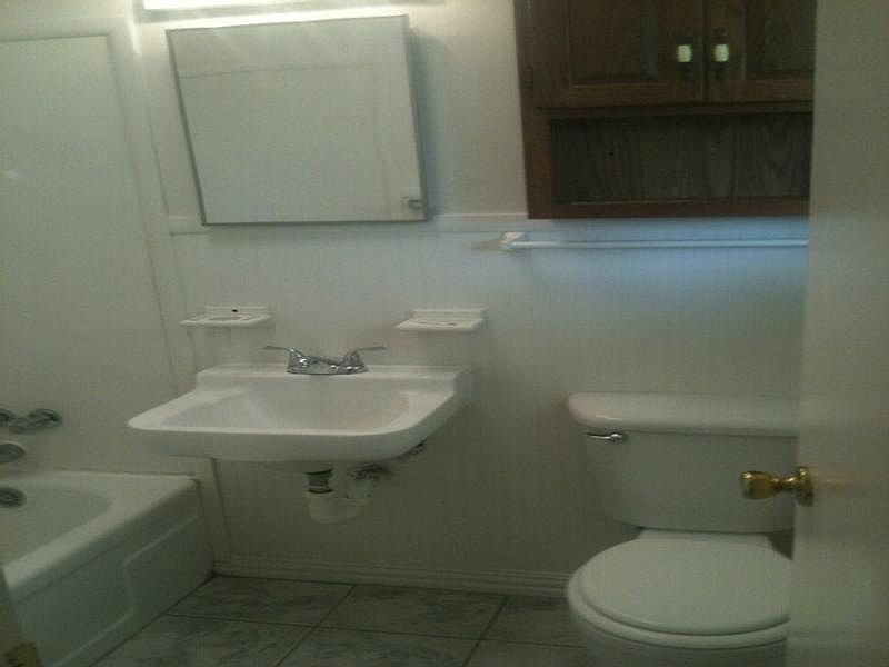 2nd image of 209 King St