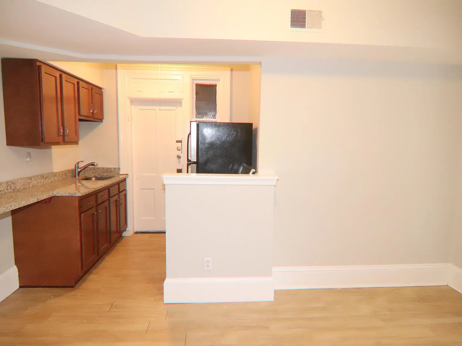 Studio, 600 sqft, $1,150 — Photo 4