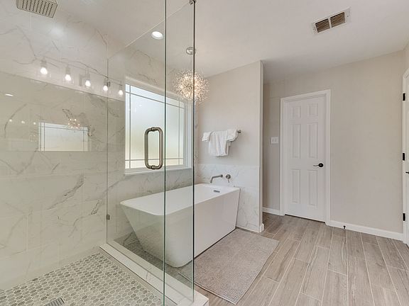 5th image of 3307 Cliff Oaks Dr