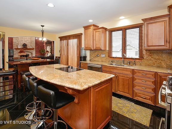 5th image of 17556 Capistrano Ln