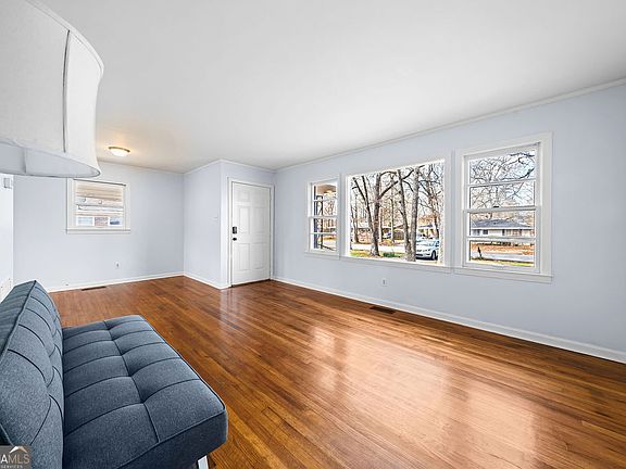 5th image of 24 Oxford Pl NW