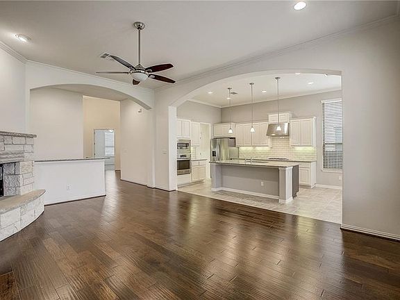 3rd image of 428 Miracle Rose Way