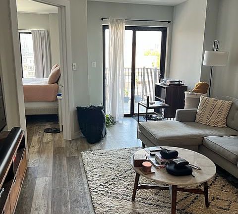3rd image of 30-82 Crescent St #5C