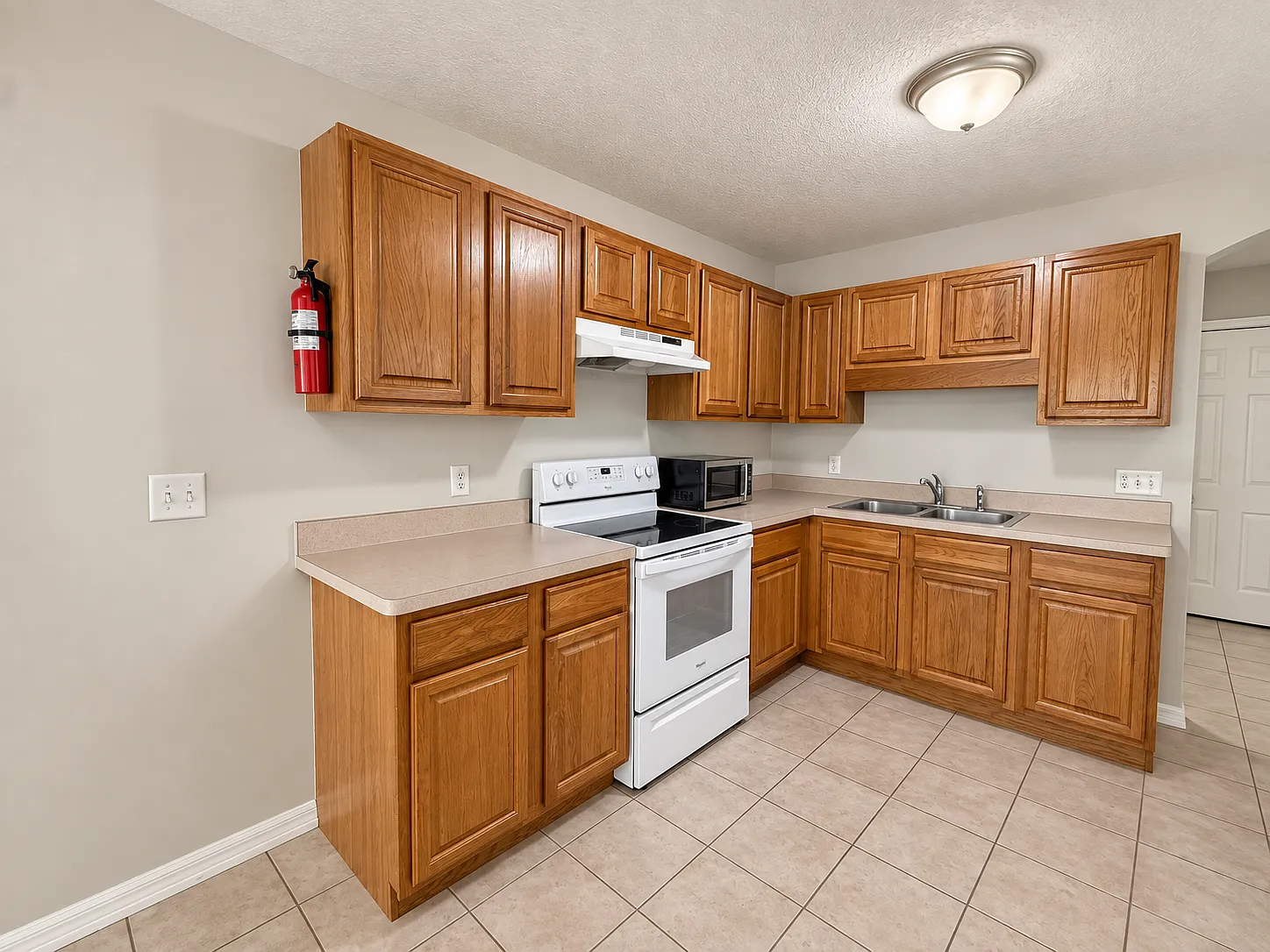 3 bed, 2.0 bath, 1200 sqft, $2,150 — Photo 3