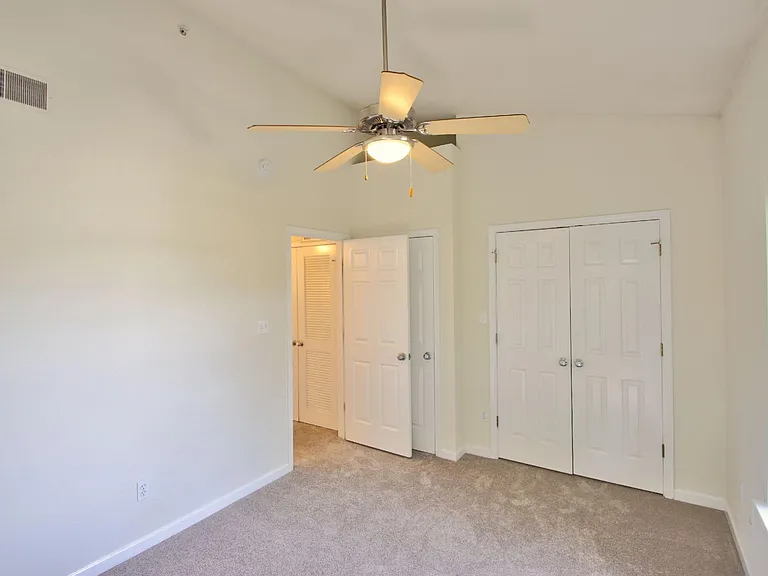 Scholar's Quad Collegiate Apartments — Photo 20