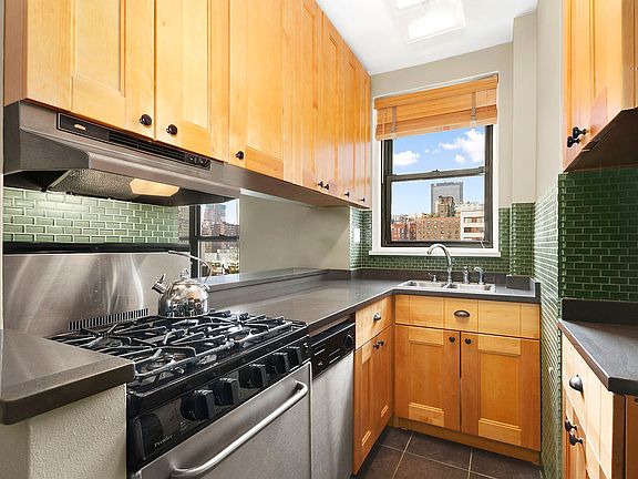 3rd image of 160 7th Ave #1110
