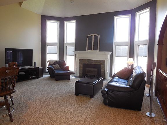 5th image of 35 Radcliffe Dr