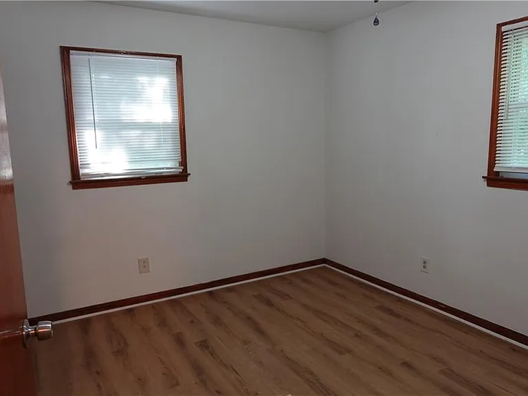 186 Zelma St SW — Photo 15