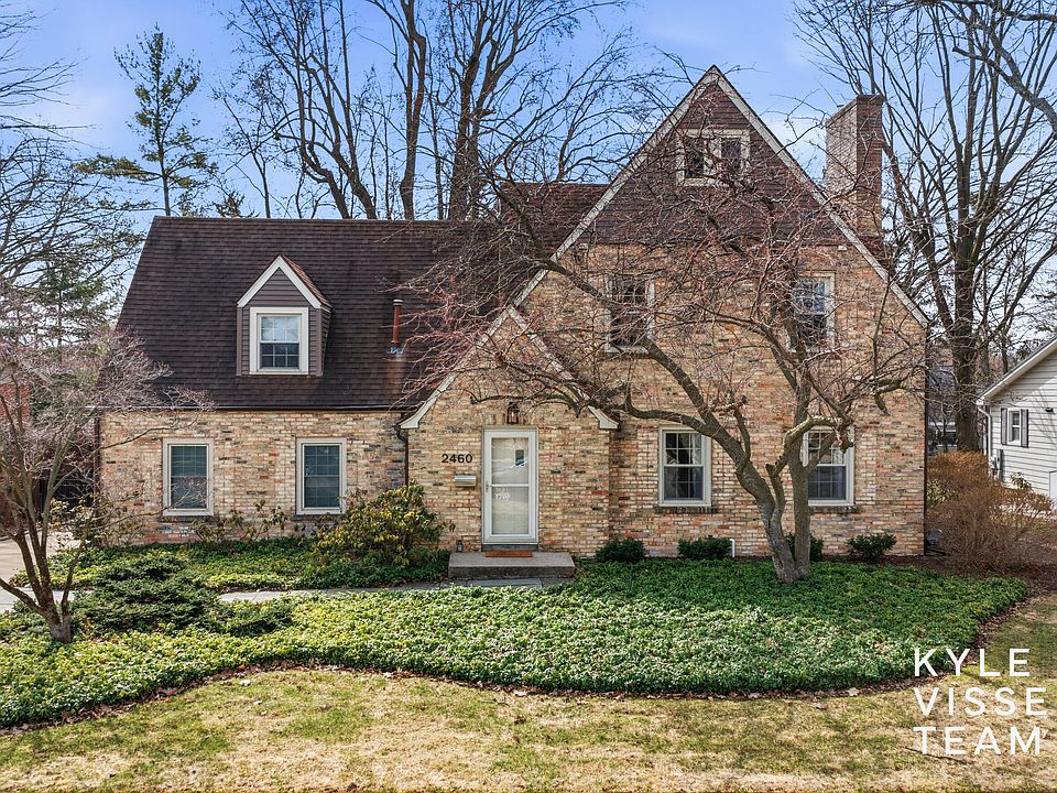 2nd image of 2460 Oakwood Dr SE